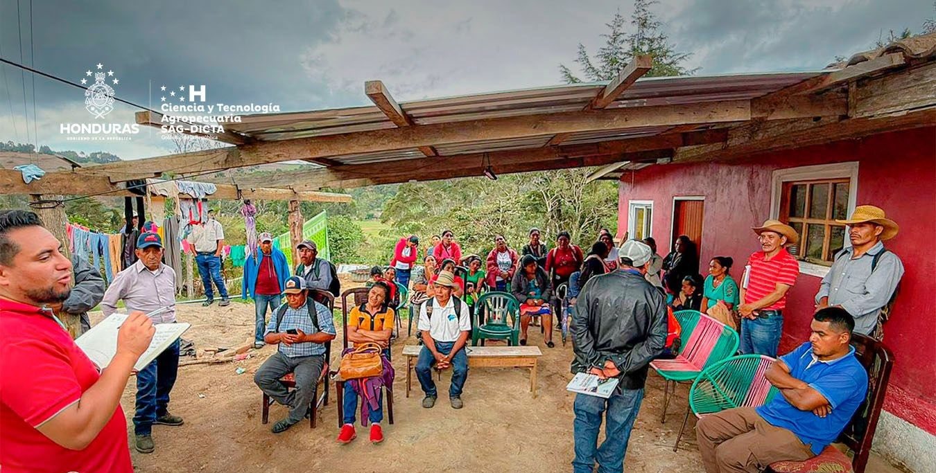 Gobierno de la Presidenta Xiomara Castro reactiva más de 2,000 Cajas Rurales para fortalecer el agro hondureño

 